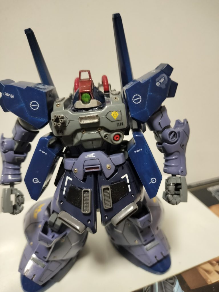 アナハイムがツヴァイを利用して新型パーツのテスト機としてしよう