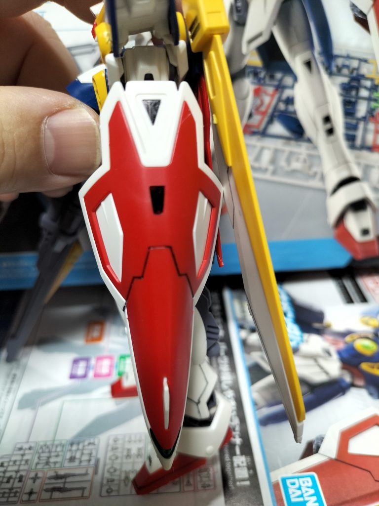 盾のグリーンの部分を塗り忘れてバラして塗りました 