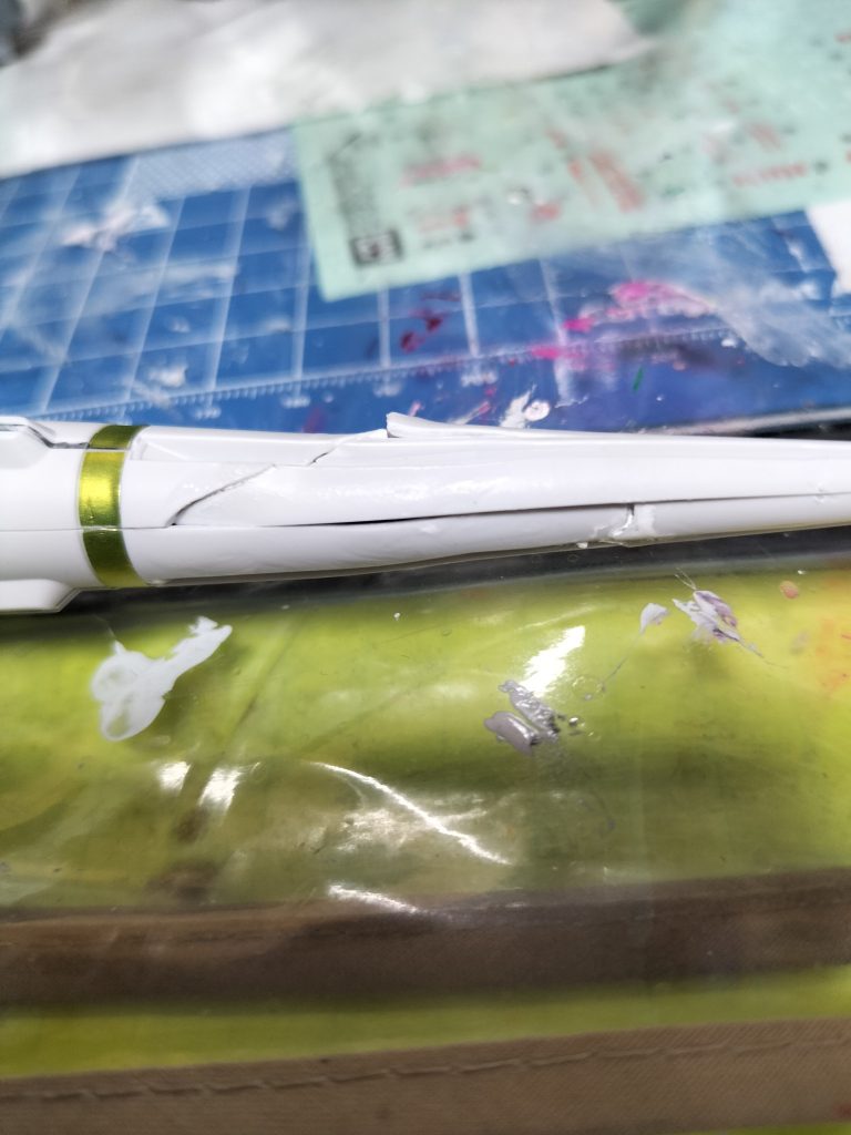 この隙間も修復作業中