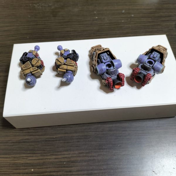 足と脚部が完成しました。パーツ構成は…足＝1/100トールギスの足より加工＋プラ板工作、脚部＝1/100トールギスの肩パーツ＋ブルーディスティニーの肩パーツ＋プラ板工作ゴールが見えてきました😁👍️（3枚目）