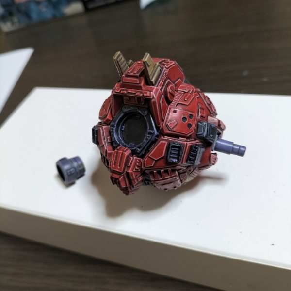 頭が完成しました。これで各部のパーツが揃いました👍️頭のパーツ構成は…カエルロボより加工＋謎ジャンク＋プラ板工作いよいよ最終組み上げです😁（2枚目）