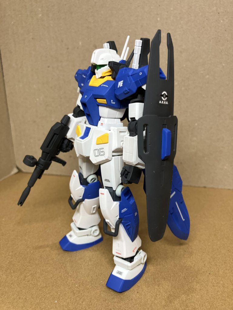 ライフルはRX-78シールドはネモ 