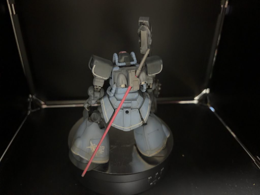 足元のジオンマークも反ジオンをイメージして消します‼️