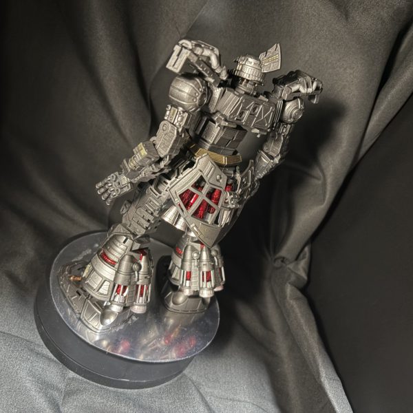 MGゲルググ2.0を制作してまして、内部フレームがかっこいいと思って、外装後回しで先に塗装しました‼️もっと塗り分けとかしようかなって思ったんですが、これくらいでも良いかなと無理やり納得して外装に取り掛かろうかと思います‼️（4枚目）