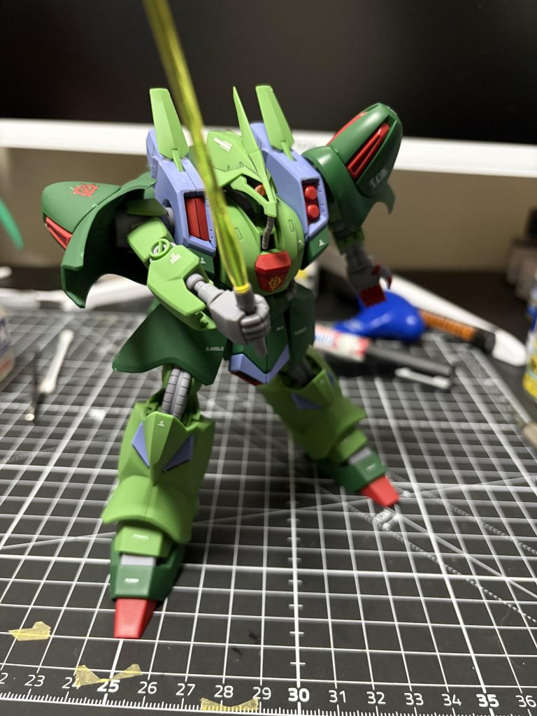 わかりにくいのですがモノアイをクリアパーツにしてます。