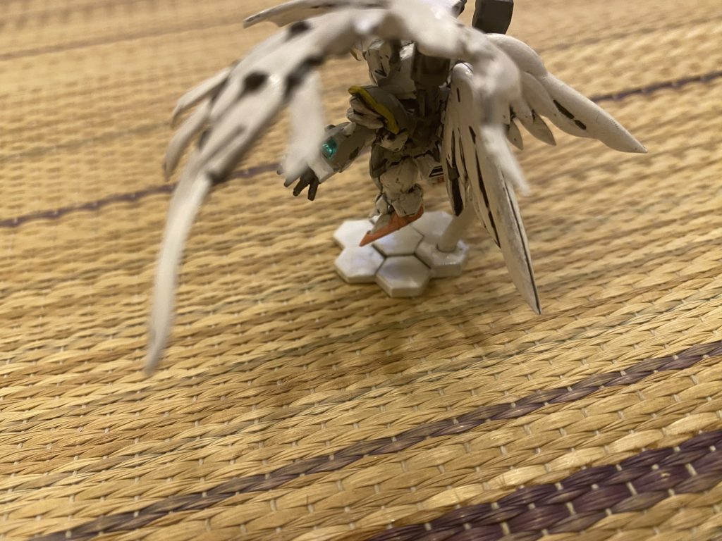 右から。(絶妙に見にくいなこれ)羽が凄い曲がってんなｺﾚ