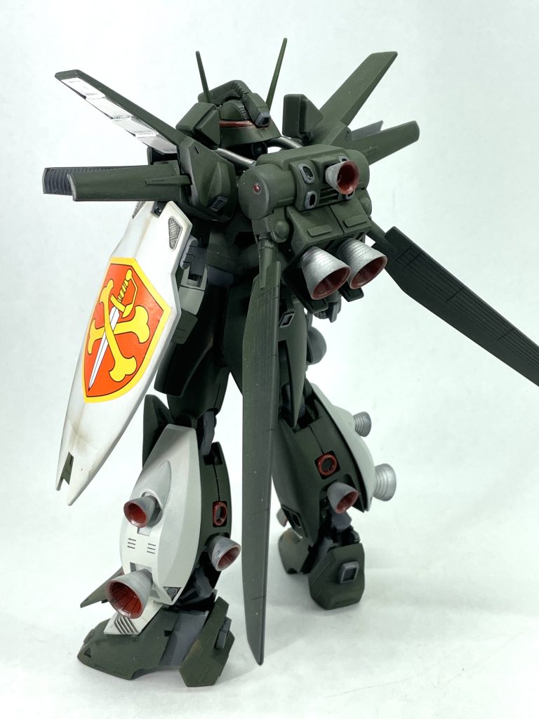 バックパックも大きくし、バインダー取り付け部を新造。