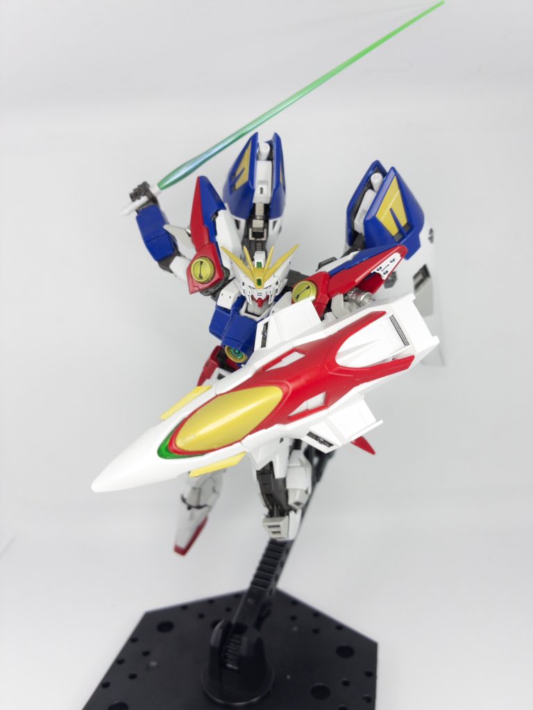簡単に部分塗装だけやってます。また亀有にあるmeison144さんで塗装してきました。 肩イエロー:ガイアカラーのプライマリーメタリックイエロー、艶消しクリアアンテナなどその他黄色:橙色+ガイアExシルバー+ニュートラルグレー1メインスラスタノズルなど:スターブライトジュラルミンウイングバインダーフレーム部など:ガンメタルバスターライフルなど:スターブライトアイアンビームサーベルエフェクト:パールシルバー、プリズムブルーメタリックバイオレット
