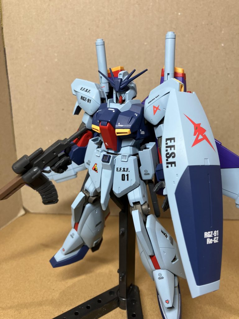 頭部のアンテナはνガンダム？から流用しました。