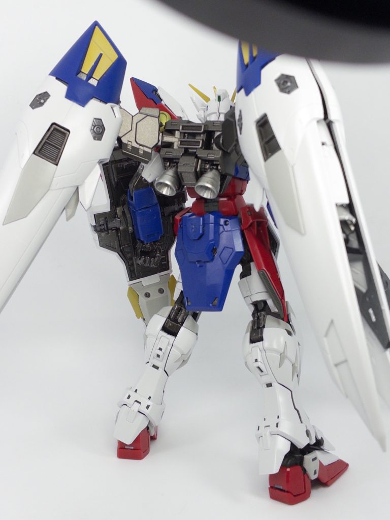 バックショットです。スラスターノズルとか塗り分けてみました