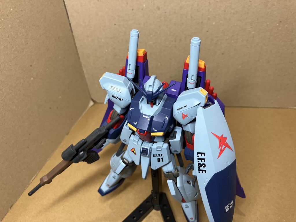 Gディフェンサーの関節？にビームサーベルをマウントしています。