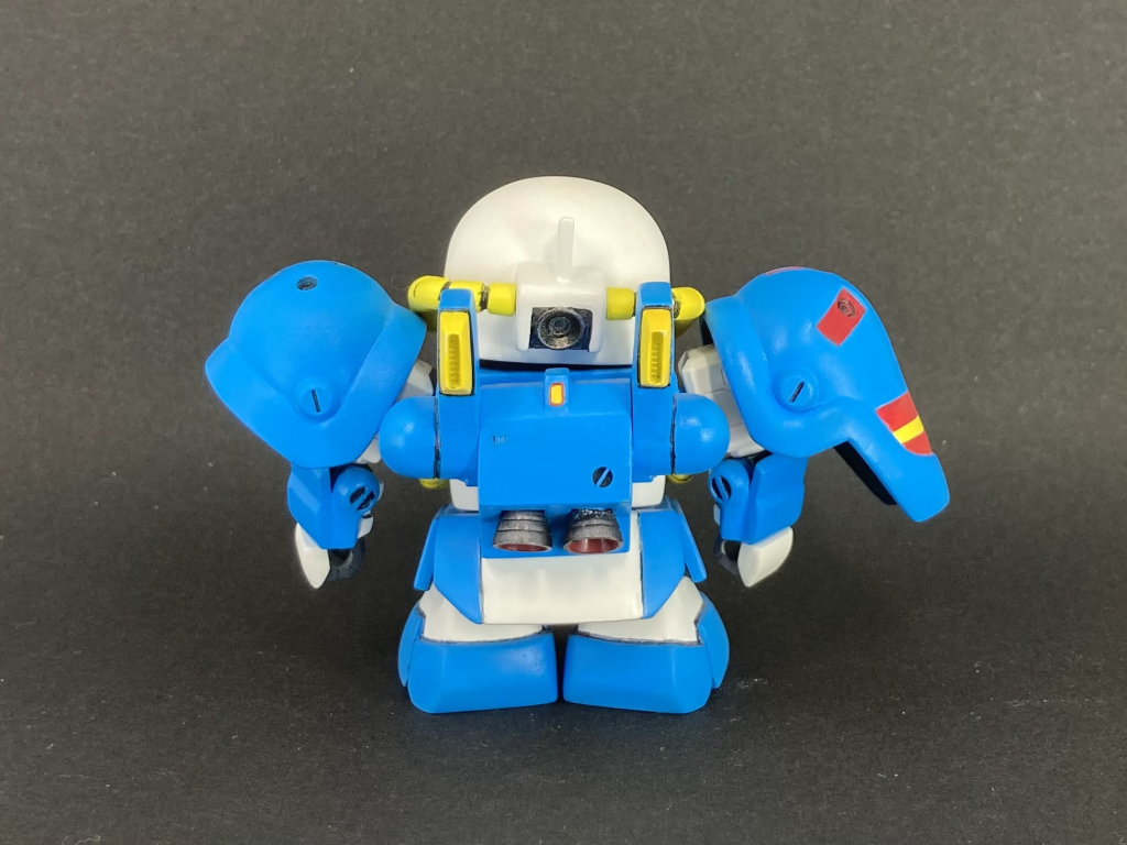 ○塗装白：Mr.ベースホワイト1000スプレー青：Mrカラースプレー　スカイブルー赤：Mrカラースプレー　レッド黄：Mrカラースプレー　イエロー灰：ガンダムカラー　グレー２スミ入れ：ガンダムマーカー黒仕上げ：水性つや消しトップコート