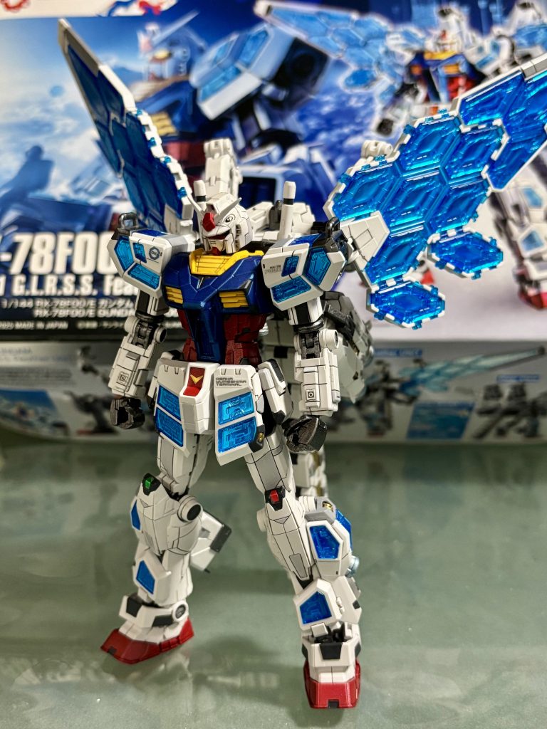 写真では分かりにくいですが青と赤はメタリックで。グラスフェザーはクリアブルーで全体的に濃いめに。