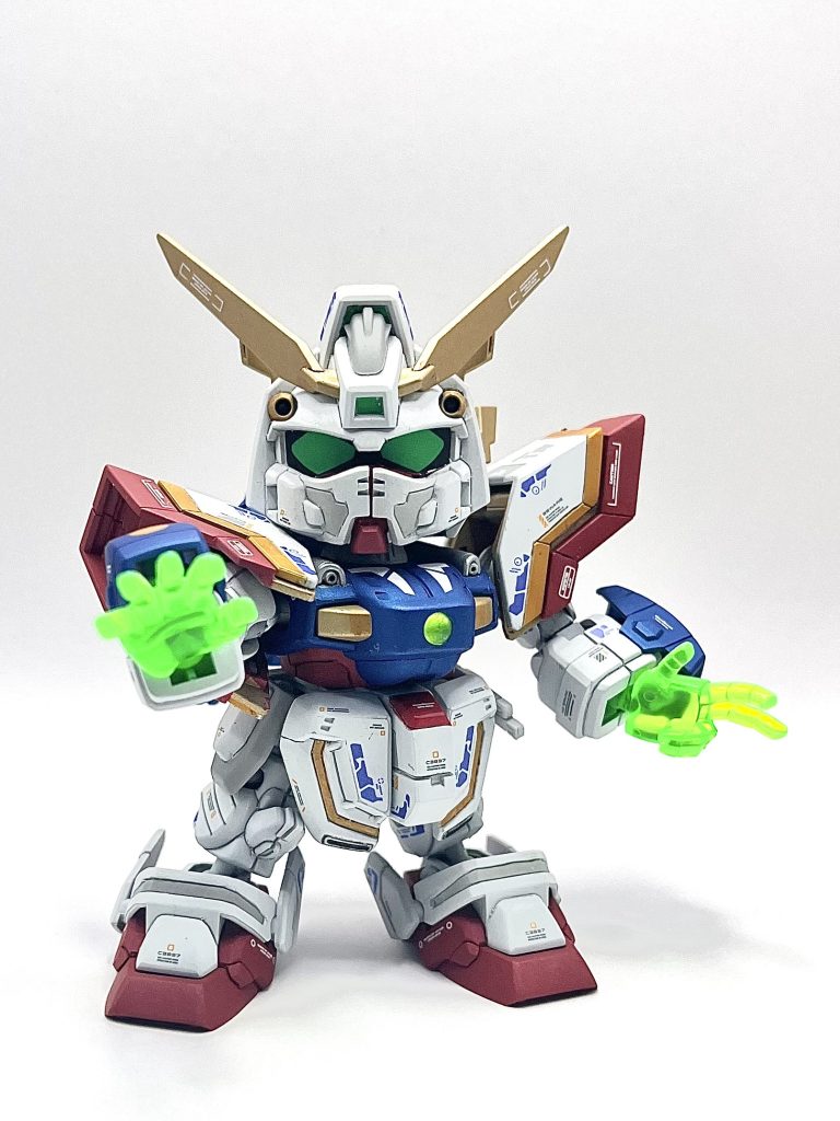 配色は以前投稿した SD ゴッドガンダム と同じ感じです。