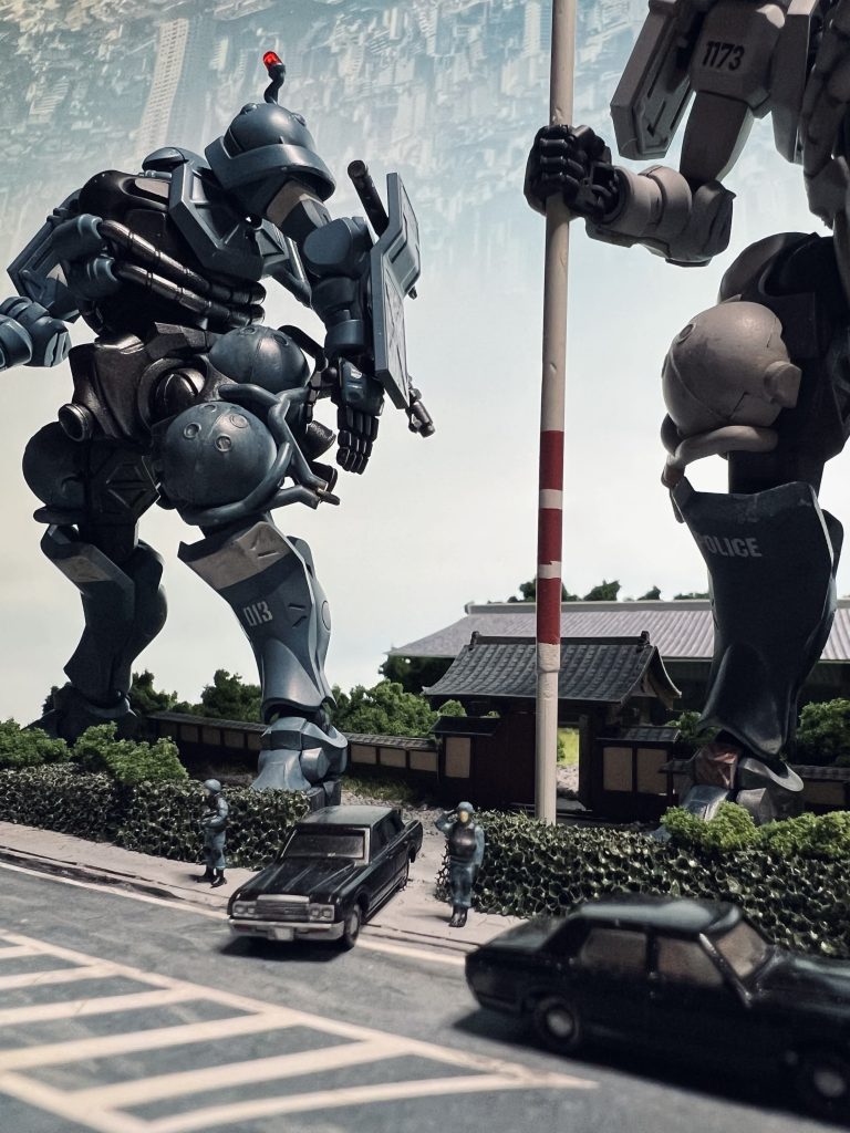 密談が終わって政府関係者が車で出てきている様子。本当はセンチュリーなどにしたかったところです。