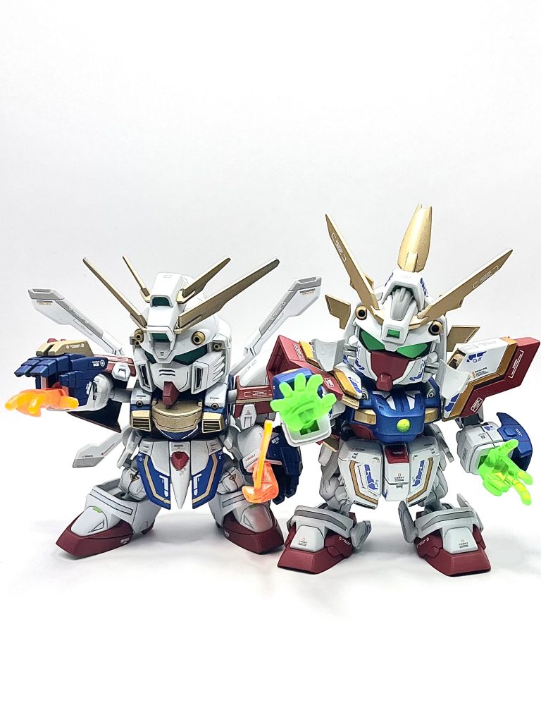 兄弟機。2機とも可動域の広いSDです。