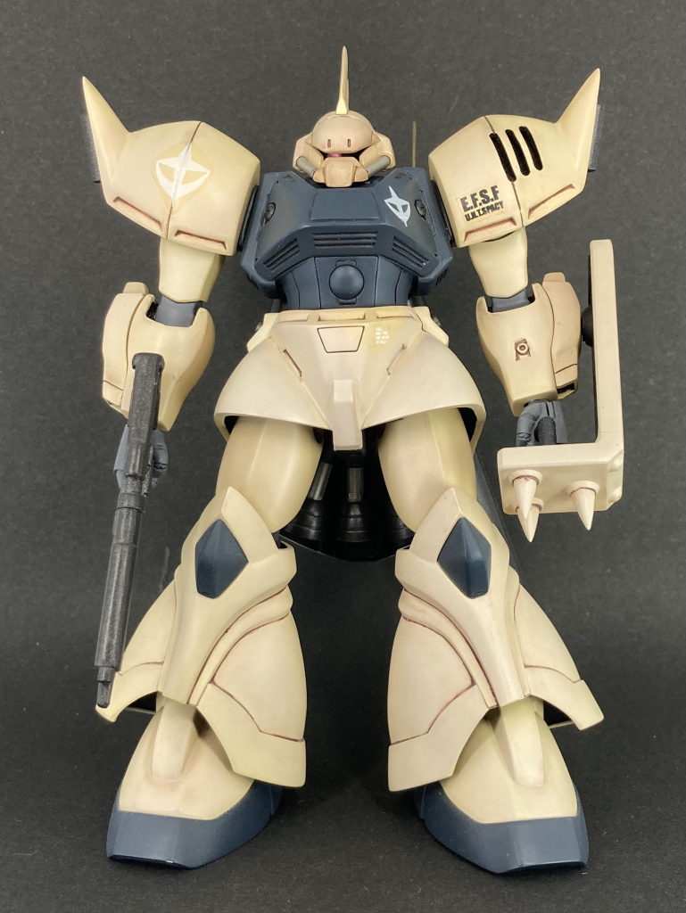 トサカ・クチバシなど各部エッジをシャープに各部バーニア、ディティールを市販品に交換モノアイをＨアイズ化&可動工作、肩のスリットを開口プロペラントタンクを市販品に交換して延長