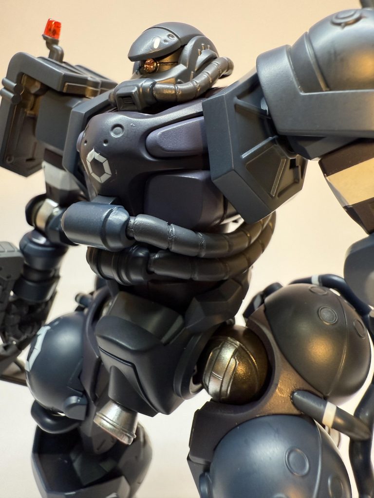 このアングル気に入ってます。 カラーはメインカラーの機体色が赤色が多すぎたのか暗くなり過ぎた以外は取説に忠実に調合したつもりです。