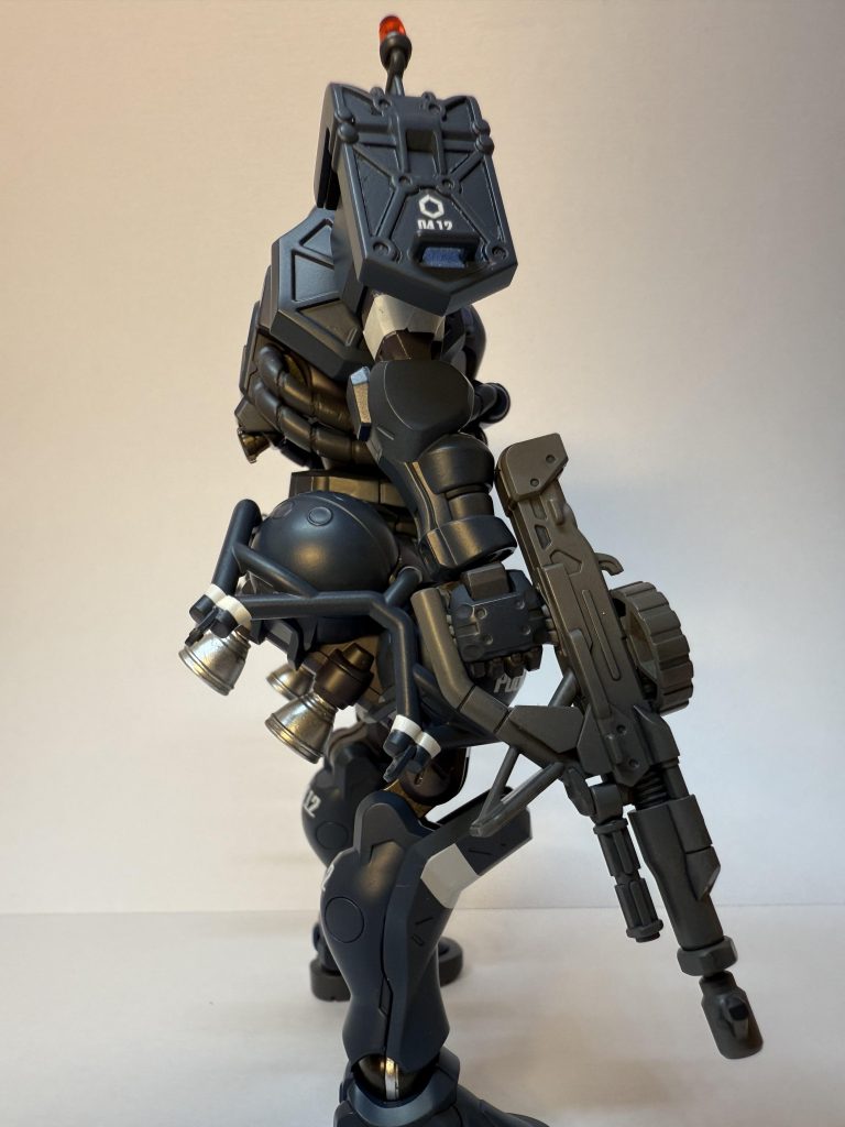 右横、マシンガンの合わせ目は全て段落ちモールドに見えたので合わせ目消しは一切してません。間違いありません、全て段落ちモールドでした。