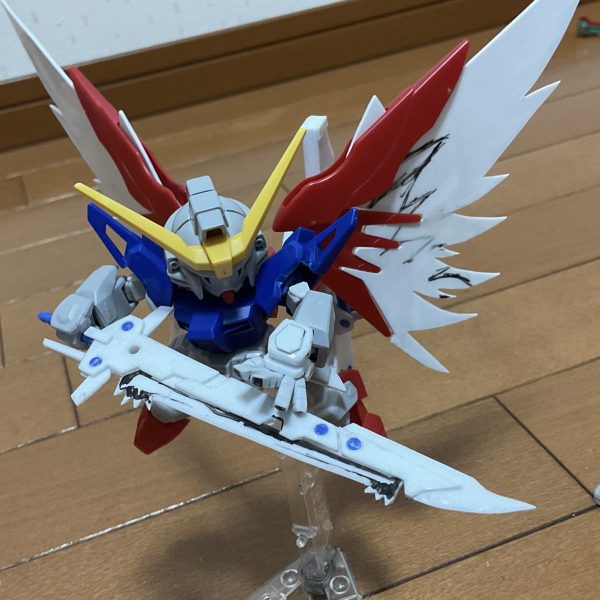 SDデスティニーガンダムspecⅡです。とりあえず武器のフルスクラッチが終わったので投稿します。後日ゼウスシルエットと塗装したものを投稿します。（2枚目）
