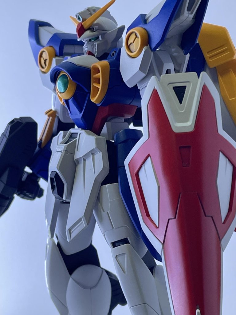 成形色より落ち着いたトーンの配色で塗装しました。