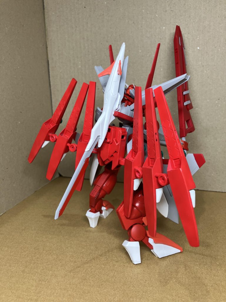 後ろ姿は翼を広げた竜みたいな印象。フルドレスユニット、妄想ではドラグーンになって飛んで行きます。