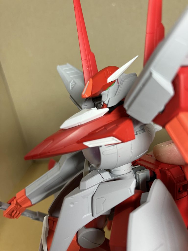 目を蛍光グリーンで塗装しましたが、アルケーの目が細すぎてあまりわからない、、、