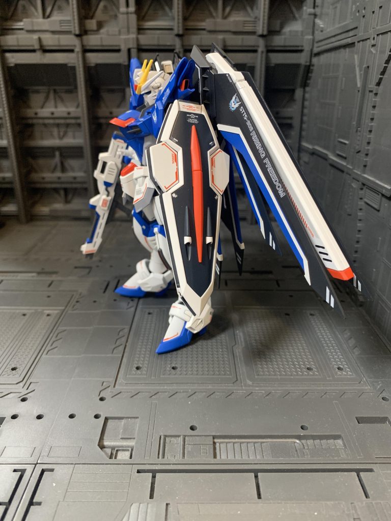 側面から。イモジャと同じライフルなのでこちらもマスキングがまぁまぁ面倒でした😓