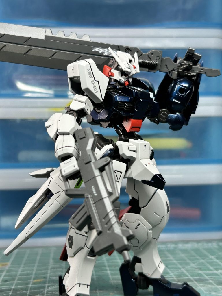 武装構えポーズ