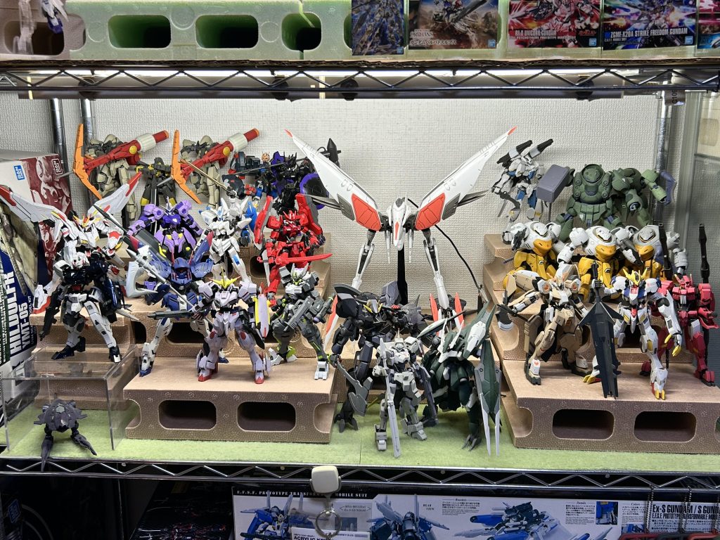 我が家のオルフェンズ作品棚