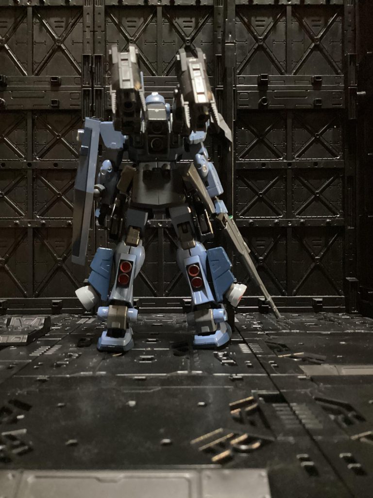 宇宙空間ではブースターを装着。地上作戦では取り外せる設定に。