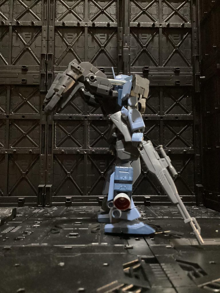 ベースはジムスナイパーK9それにオプションパーツをあれやコレやと取り付けてみました。