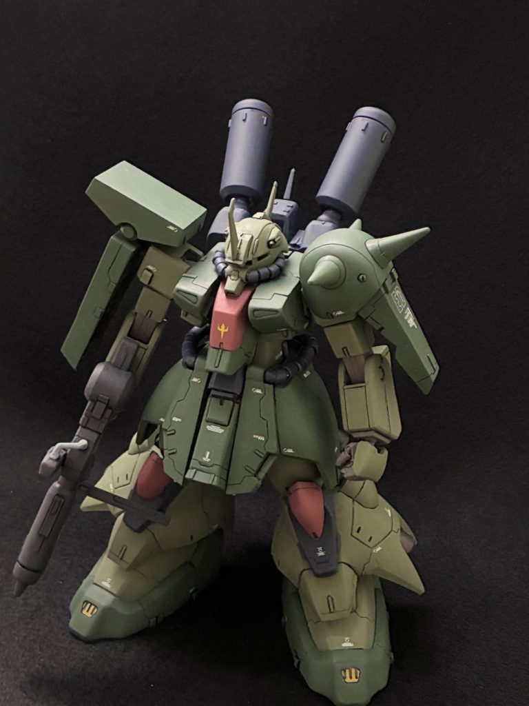 塗装はキットの成形色より落ち着いた感じの色にしました。質量感や重量感に寄与してくれていると思ってます。