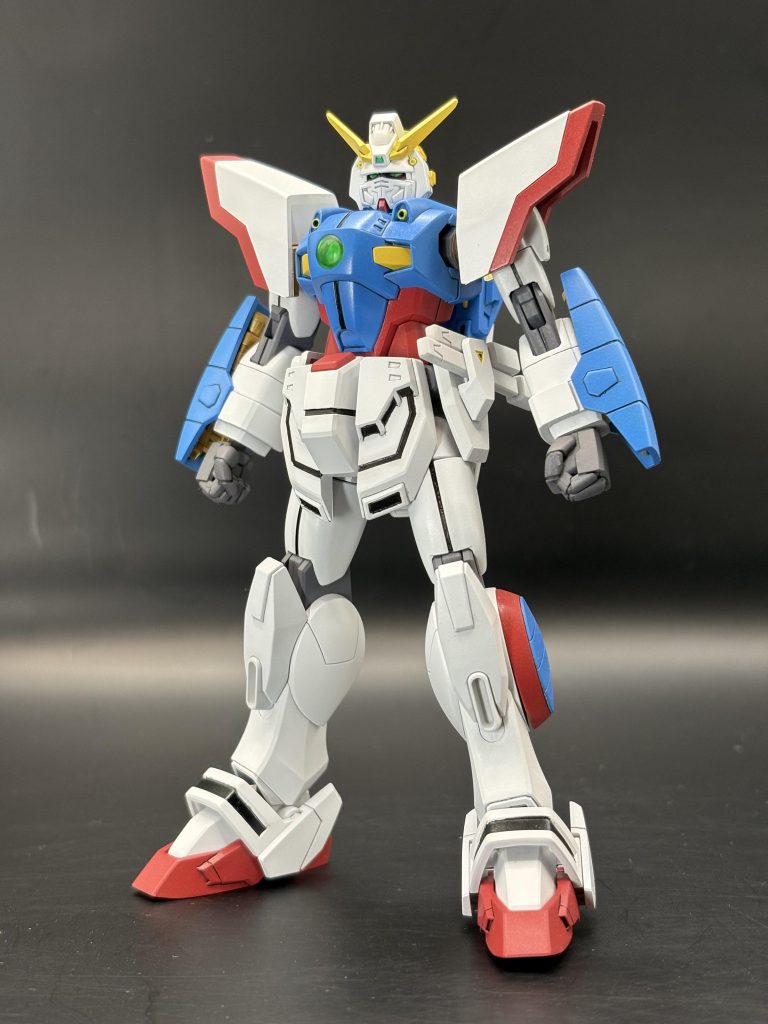 子どもの頃に初めて出会った作品がGガンダムだった自分にとってはとても思い入れのあるシャイニングガンダム。旧キットはグレードアップパーツも買って作ろうとしたものの、当時はうまく塗り分けなどできるはずもなく…今なら雪辱を果たせるはず!と塗装だけに気合いを入れて製作しました。←改造まではムリ…
