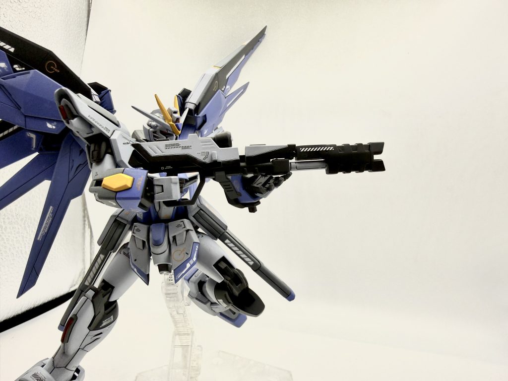 強化ルプスライフル。 ルプスビームライフルにラケルタビームサーベルの出力を加えて威力を増強強化ルプスライフル。 ルプスビームライフルにラケルタビームサーベルの出力を加えて威力を増強させる。 