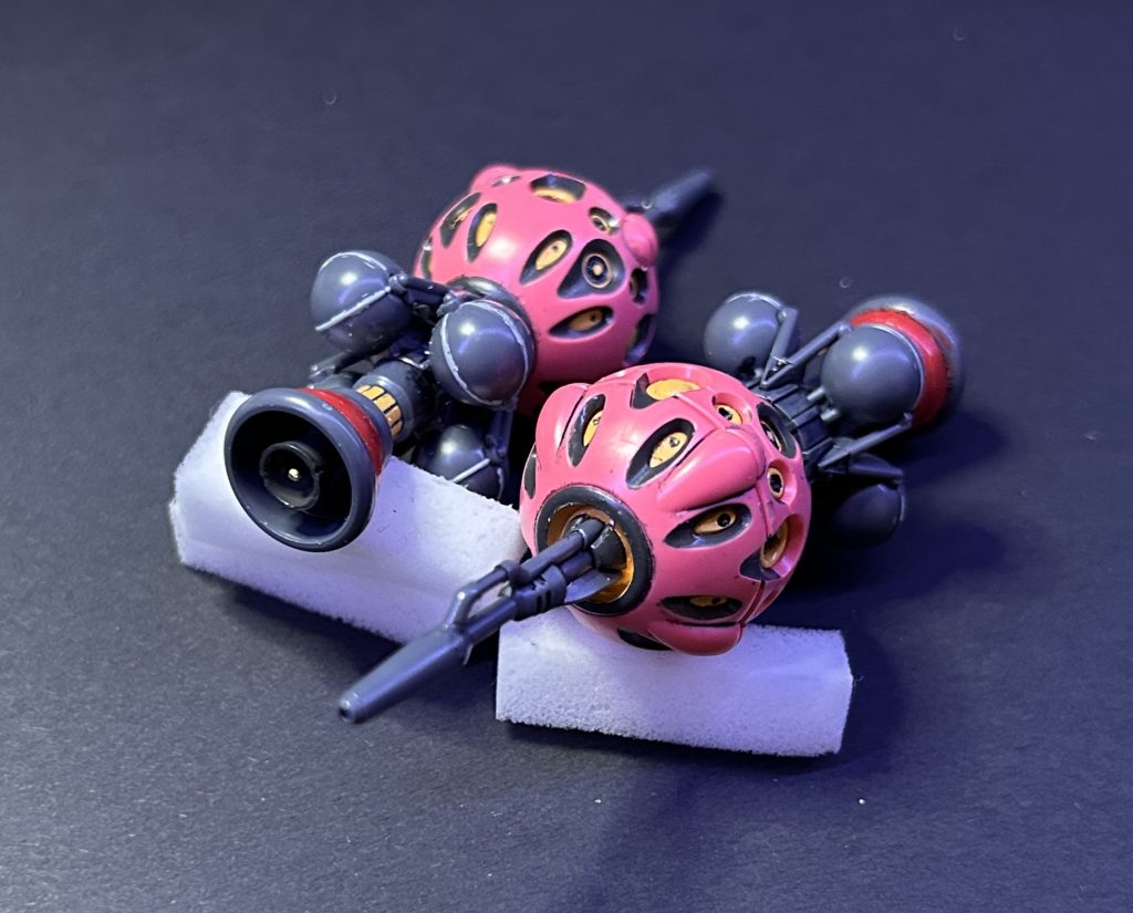 小さいピンバイスが手元になく部分塗装→モールドに流れた塗料除去→再塗装の繰り返しになって1番時間掛かりました😅バーニア部に1ミリ真鍮線入れてみましたが、なんとなくしっくり来ないので、何かアイデア出たら改良したいところです😓