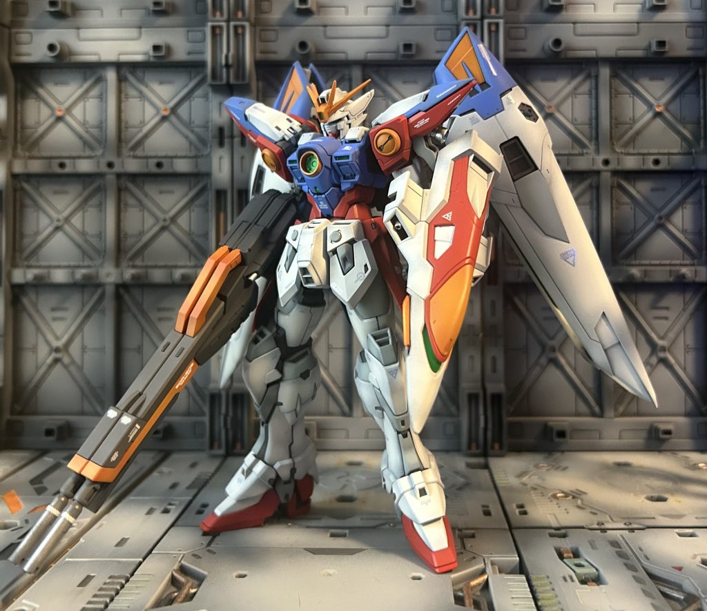 フロントデカールは白い面は全て青で統一してみました、全体的に派手目な機体なのですっきり出来たと思います。