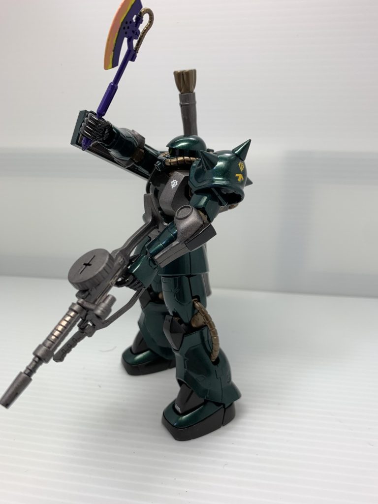 「お前、ジオンの人間だな。いっしょに逃げるんなら連れてってやってもいいんだぞ」