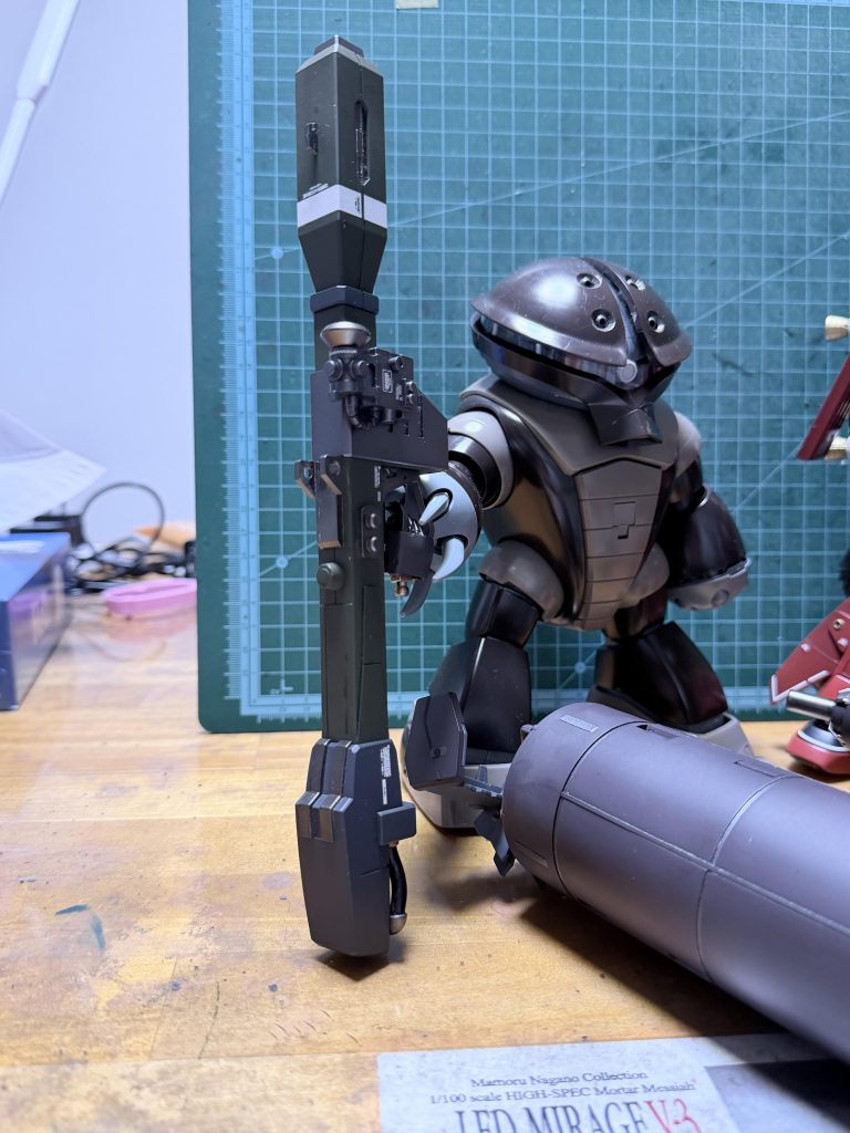 先月までは、意外に重量があるので、素組みでした。他の作品制作のお手伝い（重りがわり）で重宝してました。