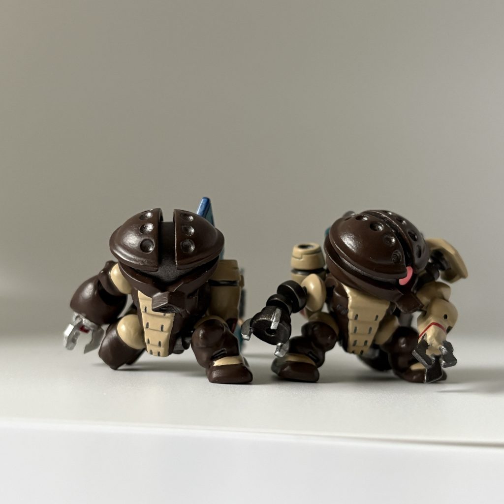 立ってるアッガイさんと比べても、身長変わらないけど😭