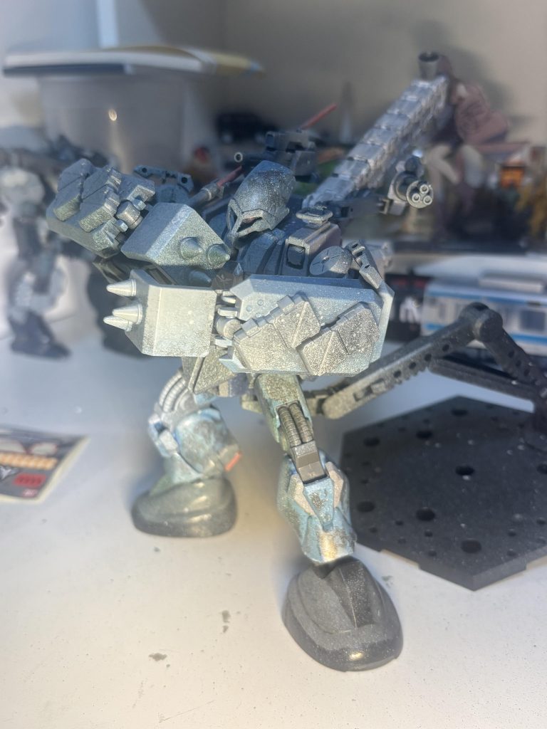 シールドには空間装甲を貼り付け防御性能アップ