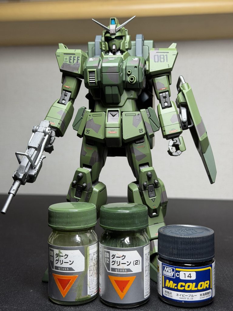 外装:(茶)マホガニー+黒サフ+グレサフ、(緑)ダークグリーン1、ダークグリーン2、(黒)グレサフ→ネイビーブルーフレーム:ガンメタサフ+黒サフ