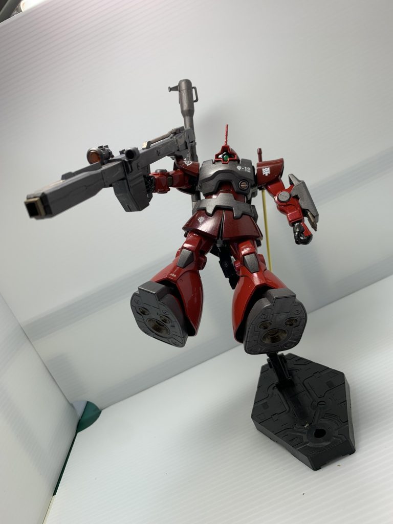 「大佐用のゲルググ間に合いませんでした」「まぁいい。リックドムも良い機体だ」