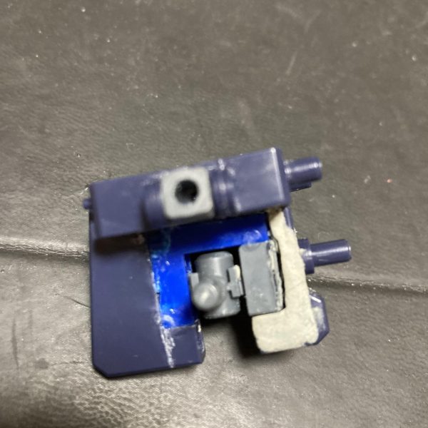 機動戦士ガンダム0080機動戦士ガンダム0083登場。以前からちょっと肩アーマーとスリッパが気になっていて😅(通称らっきょアーマー)好きになれなかったんですがカリウス機は作りたいなぁと🤔バトオペでは肩アーマーもう少しプロトタイプリックドムIIに寄せてますね生産は大戦末期と言う事ですが新型のリックドムIIを与えられるカリウスは実は優秀じゃった？😳すいませんカミました(わざとだ)かみまみた(わざとじゃない？)いつかリックドムII作ろうと思いつつ・・・ リックドムIIは作り手によって大分カッコ良さが変わるし〜😢 で、先日。神やんさんのカッコイイ✨リックドムIIを見て、やっぱ作ろう‼️🤩と再熱した訳です😅 ミキシングのベースはR35パーツだけとか、安価な時にストック購入してまして・・・😁 胸部はツヴァイから切って貼ってミキシング 腰回り股関節はトローペンとR35を流し込み接着剤で切断してニコイチ？ミキシングツヴァイ本体高いよー （6枚目）