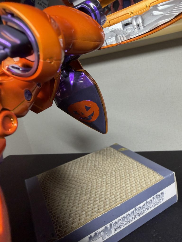 目立たないですが背中にジャックオーランタンがいます