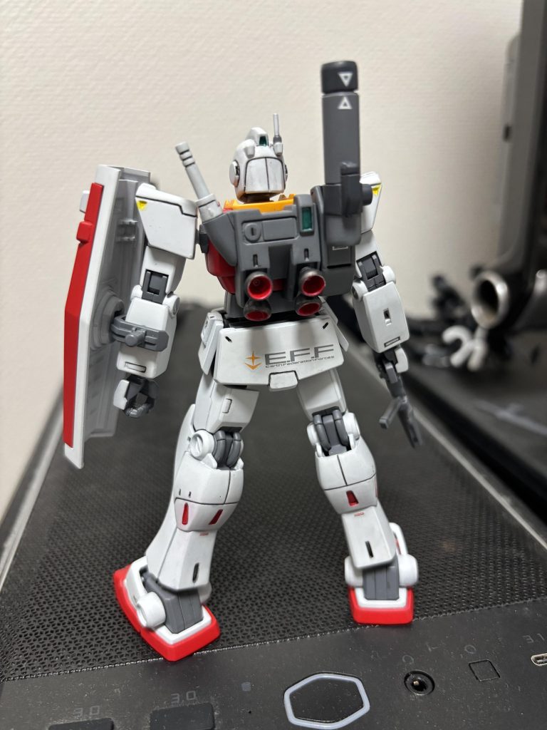 0083から役4年の月日が流れ、北米大陸オークリー基地にてテストパイロットを続けていたチャック・キース少尉は3つの小隊を束ねる中隊長に昇進していた。そんなオークリー基地では現在、地球連邦軍の主力MSジム2に戦況や作戦に応じて武装を換装できるように改良を加える【追加武器換装計画】が立案承認される運びとなった。