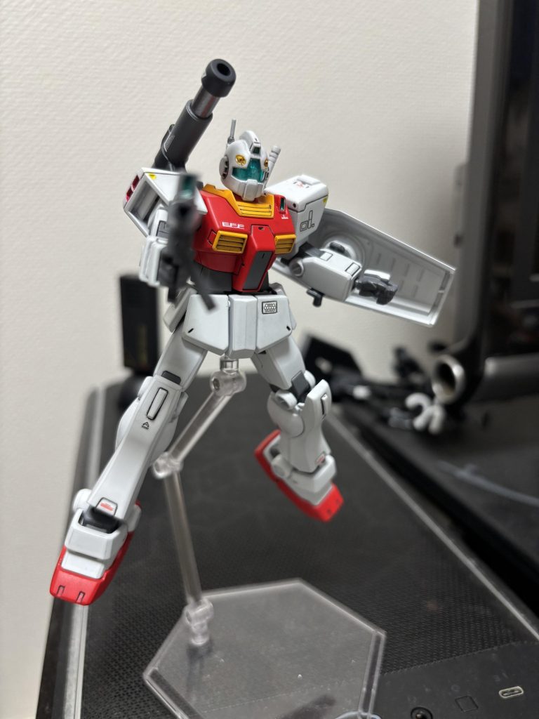 キット自体は新しめな事もありスタイリングも洗練されておりジム2なのにカッコいいぞと思いました。肩周りの筋彫り等はジョニーライデンの帰還を読んでいて参考になったので練習にと追加しております。