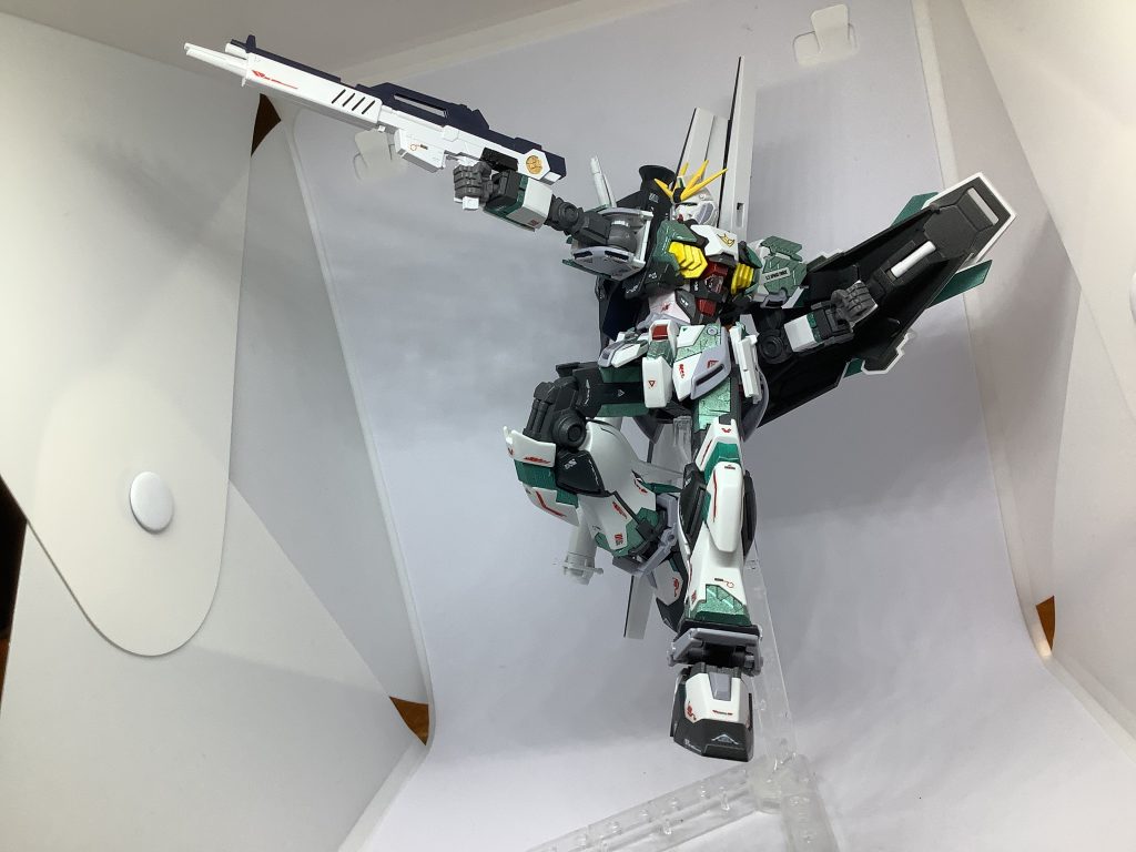 SEED撃ちはやはりかっこいいシールドの裏にくっついてるのは付け所がなかったνの予備サーベル間違っても「『使い所がなかった』の間違いだろ」とかは言ってはいけない