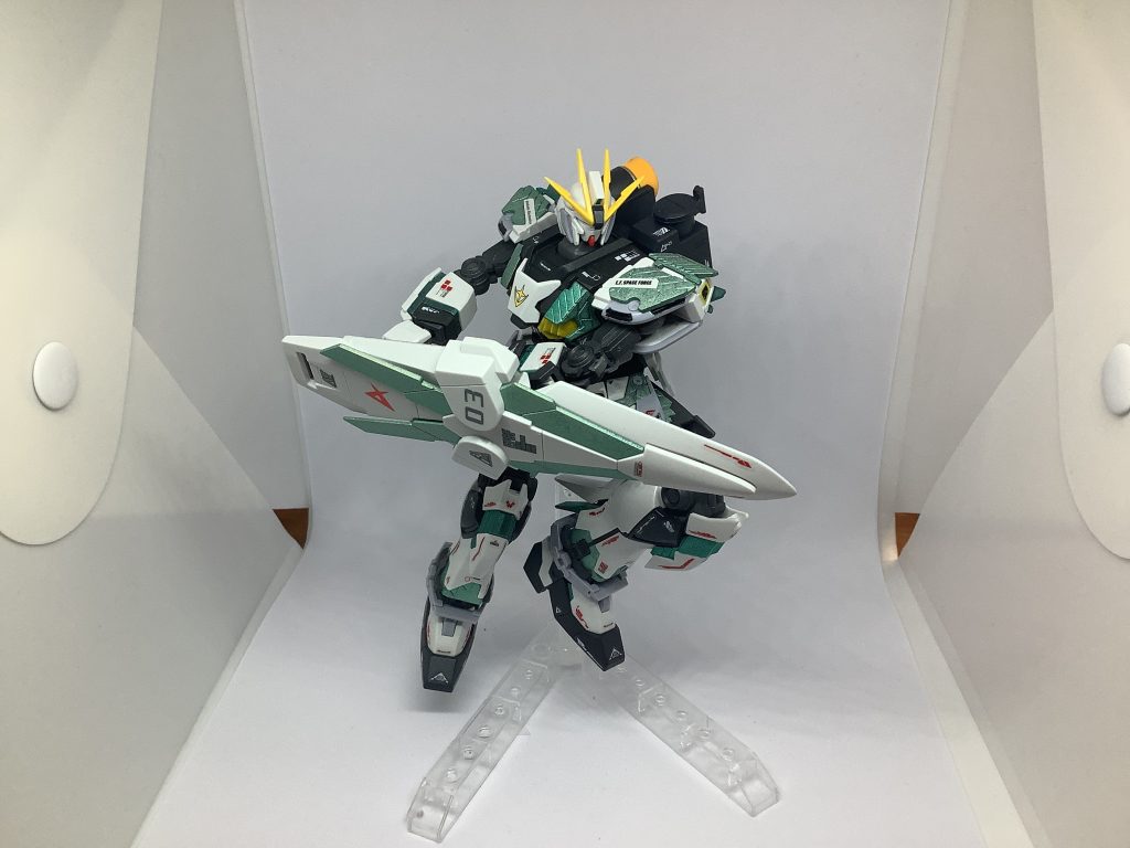 ちなみに予備サーの抜刀モーションシールドの裏からサーベル貫通させて不意打ちとかも一応できるけど果たして使う機会はあるのか…？(訳:主が溶解したシールドを作るやる気は出るのか…？)