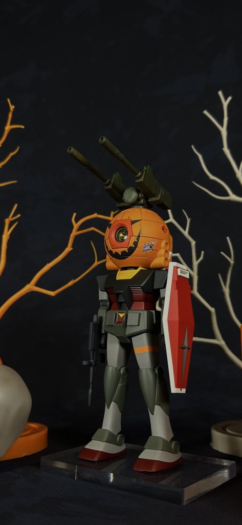 以前製作したベストメカコレクション ガンダム(リアルタイプカラー)に被せてみたら、色合いと相まって似合ってました。